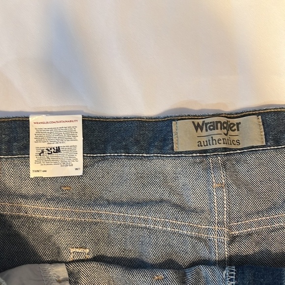 Wrangler authentics shorts size 48 - Picture 5 of 8